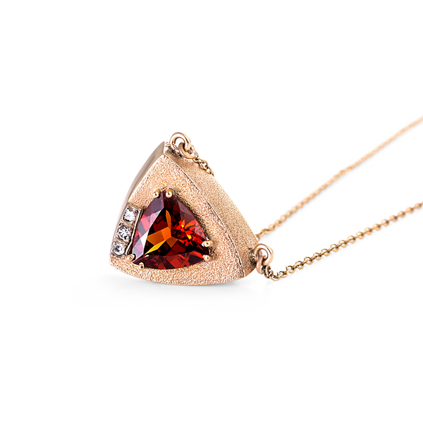 Garnet and diamond pendant, yellow gold, diamond and garnet pendant, garnets, garnets montreal, gold pendants montreal, fine jewellery montreal