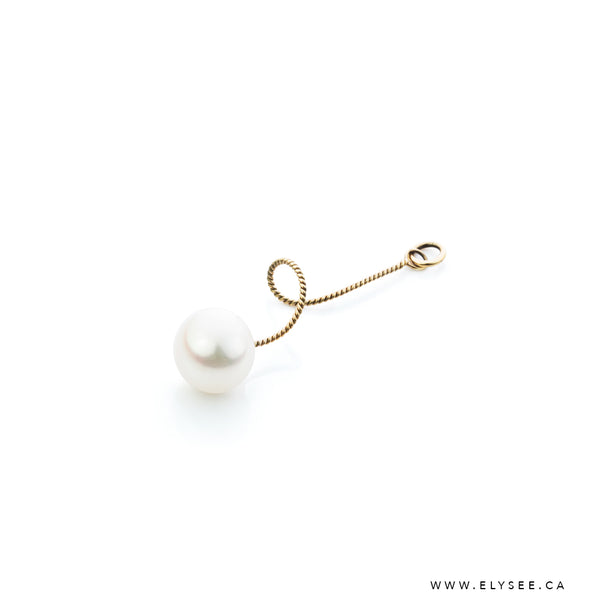 Round South Sea Pearl Pendant in 14k Yellow Gold, pearl pendant, 14k gold, pearl and gold, pearl jewelry, custom made jeweller, Montreal jewellery, pearls Montreal