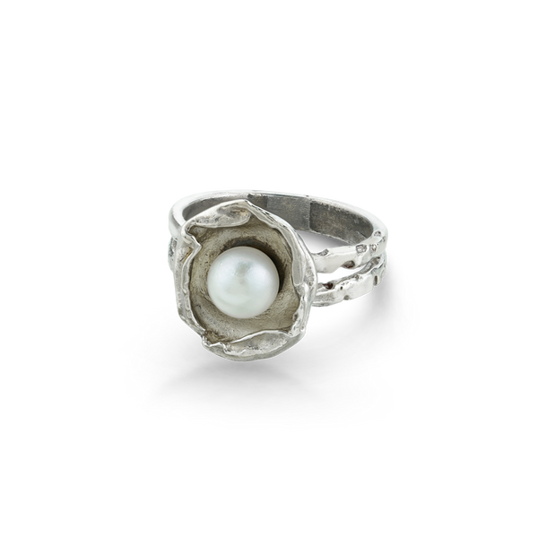 Sterling Silver ring with a freshwater pearl from your montreal jewellery designer, www.elysee.com