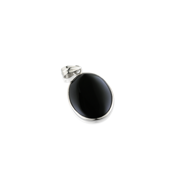 Oval Cabochon Black Onyx pendant set in silver, Silver black onyx pendant, pendant in silver, black stone pendant, Montreal jewellery, Montreal jewelry, jeweler designer in Montreal, black onyx pendant, oval pendant, oval black onyx, oval black stone, gemstone and silver, black pendant. pendantif noir, pendantif onyx noir