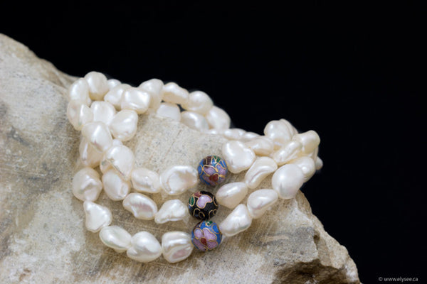 WHITE FRESHWATER PEARL BRACELETS WITH CLOISONNÉ BEAD