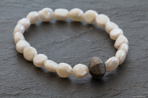 Baroque freshwater pearl bracelet designed by your montreal jewellery designer.